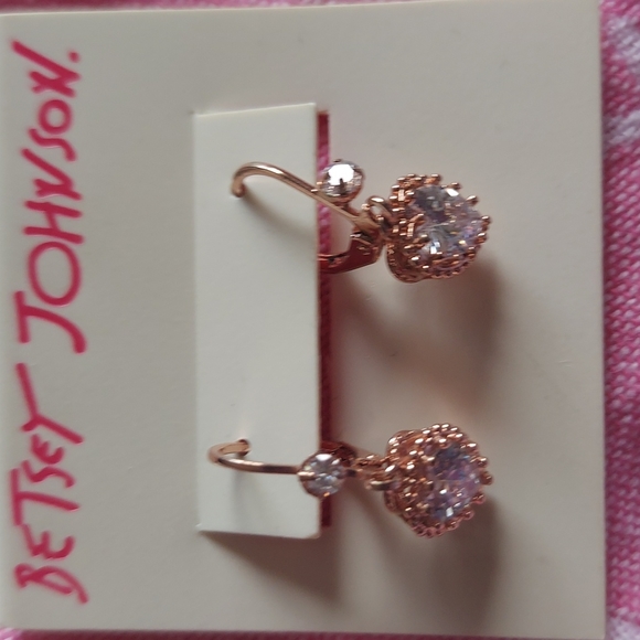 Betsey Johnson ROSE GOLD CRYSTAL HEART EARRINGS - Picture 2 of 4
